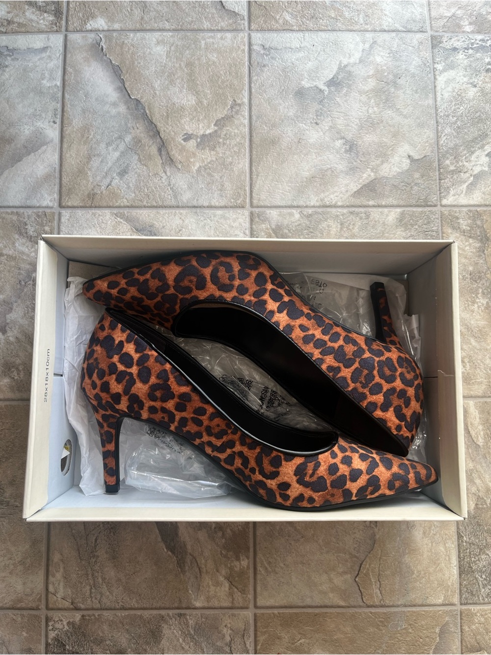 Leopard Print Pointed Toe Kitten Heel Pumps - Women